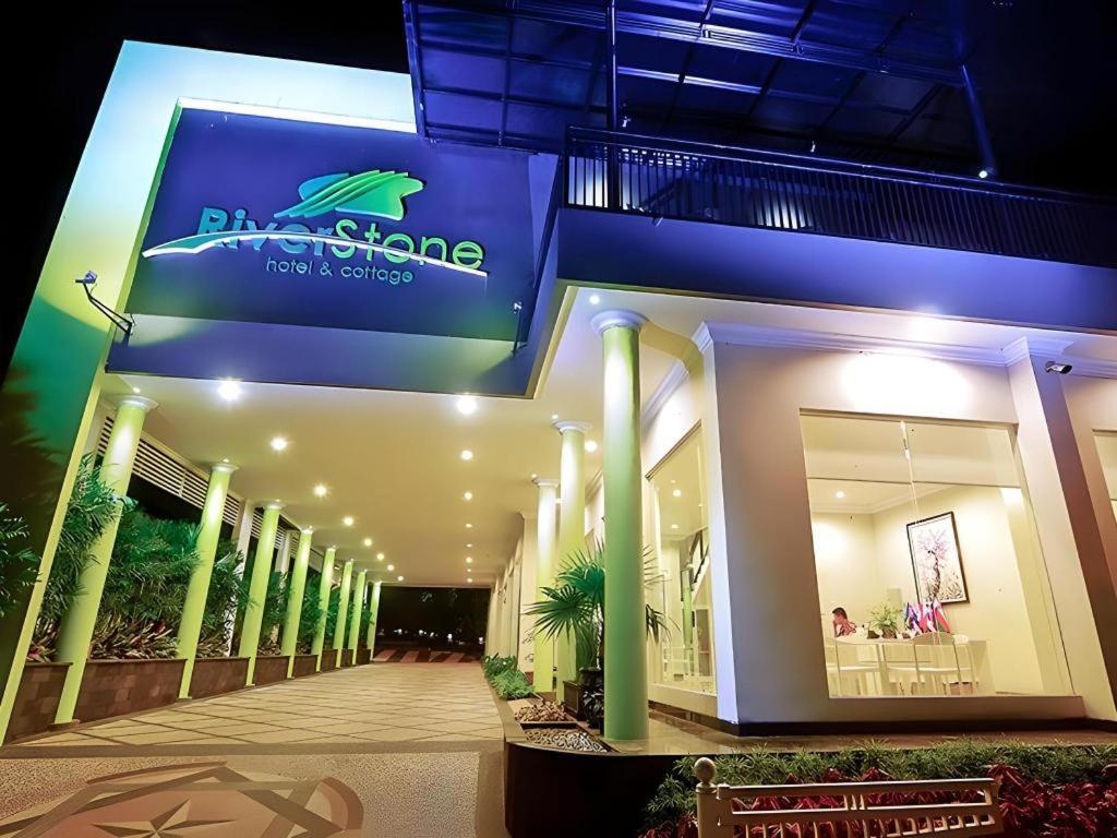 Hotel Riverstone And