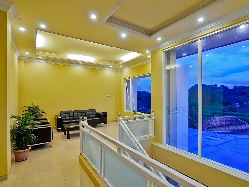 Riverstone And Hotel 2*