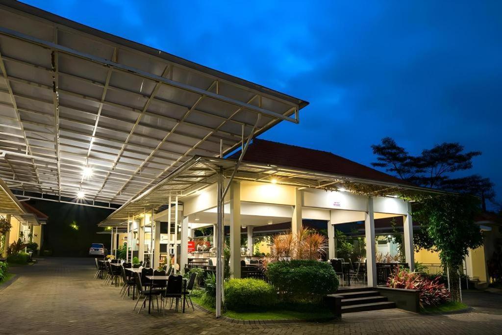 Riverstone And 2* Malang