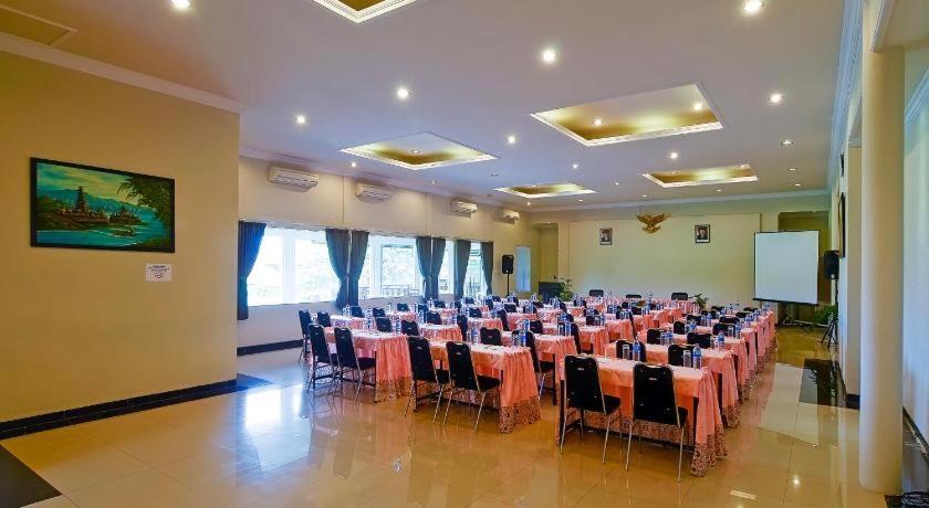 Riverstone And Hotel Malang