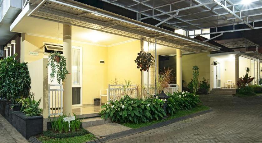Riverstone And 2* Malang