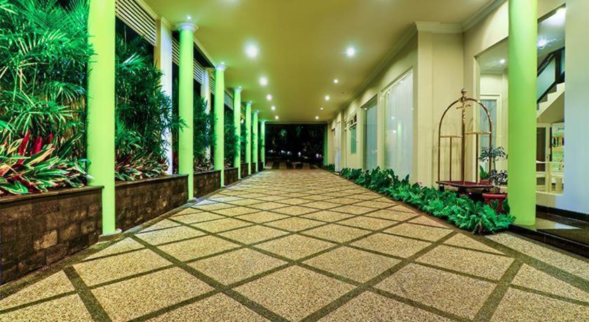 Riverstone And Hotel 2*