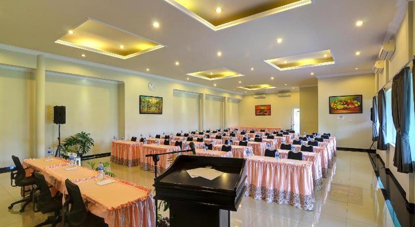 Riverstone And Hotel Malang