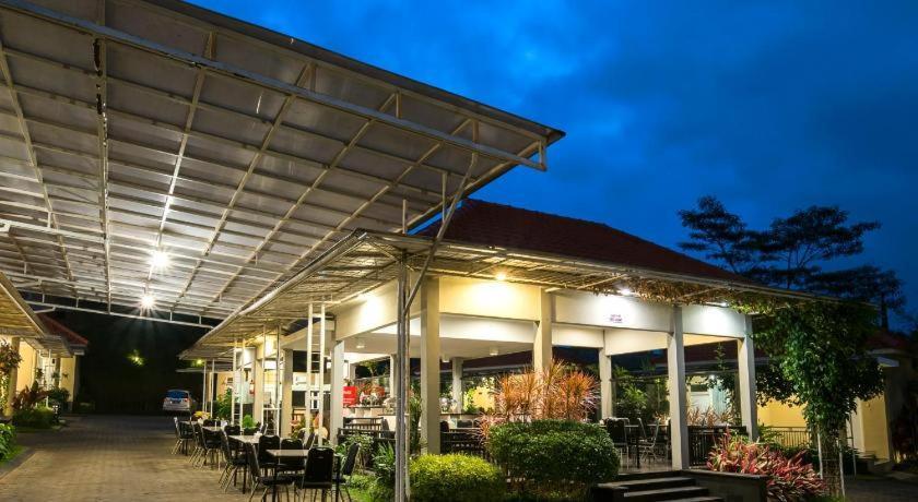 Hotel Riverstone And Malang