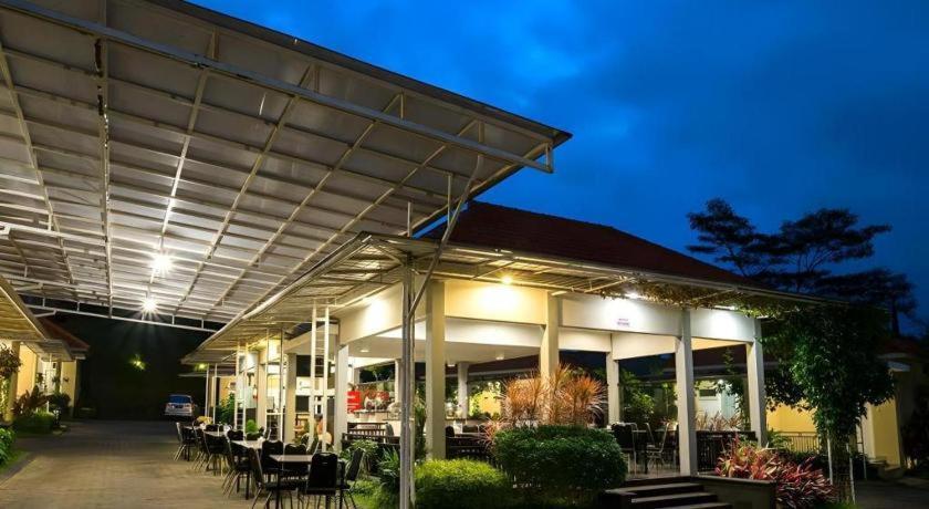 Hotel Riverstone And
