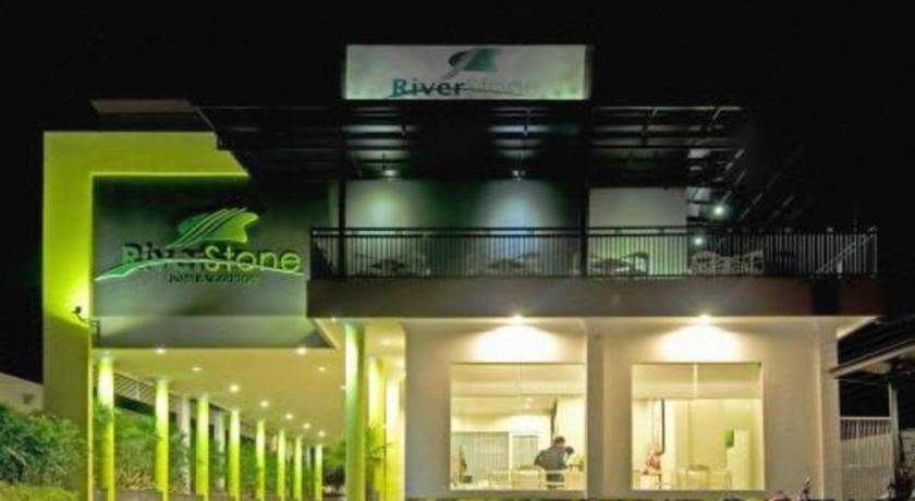 Riverstone And Hotel 2*