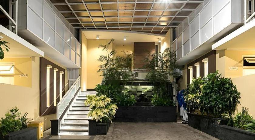 Riverstone And Hotel Malang