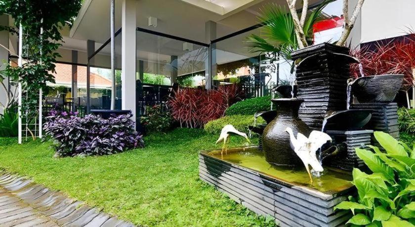 Riverstone And 2* Malang