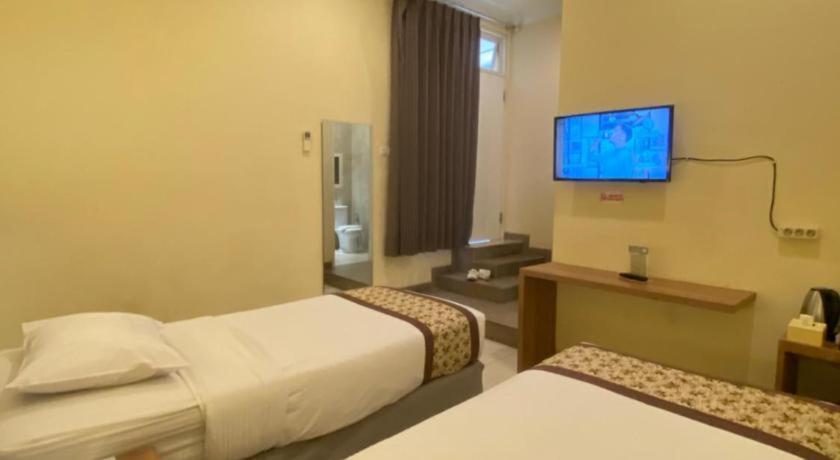 Riverstone And Hotel 2*